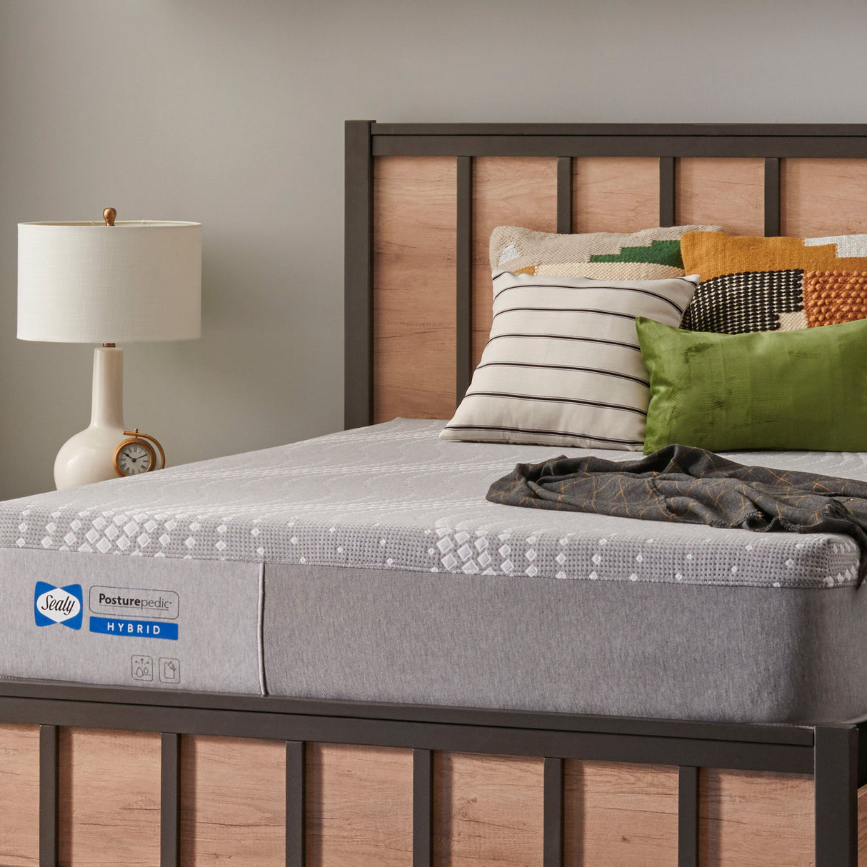 Sealy Posturepedic Medina Firm Hybrid Mattress - QK1035011_SEAL_LF1_RM