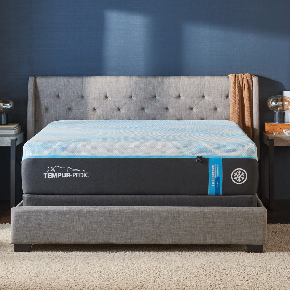 Tempur-Pedic TEMPUR-Luxe Breeze 2 Medium Hybrid Mattress - QK1066594_TEMU_LF1_RM