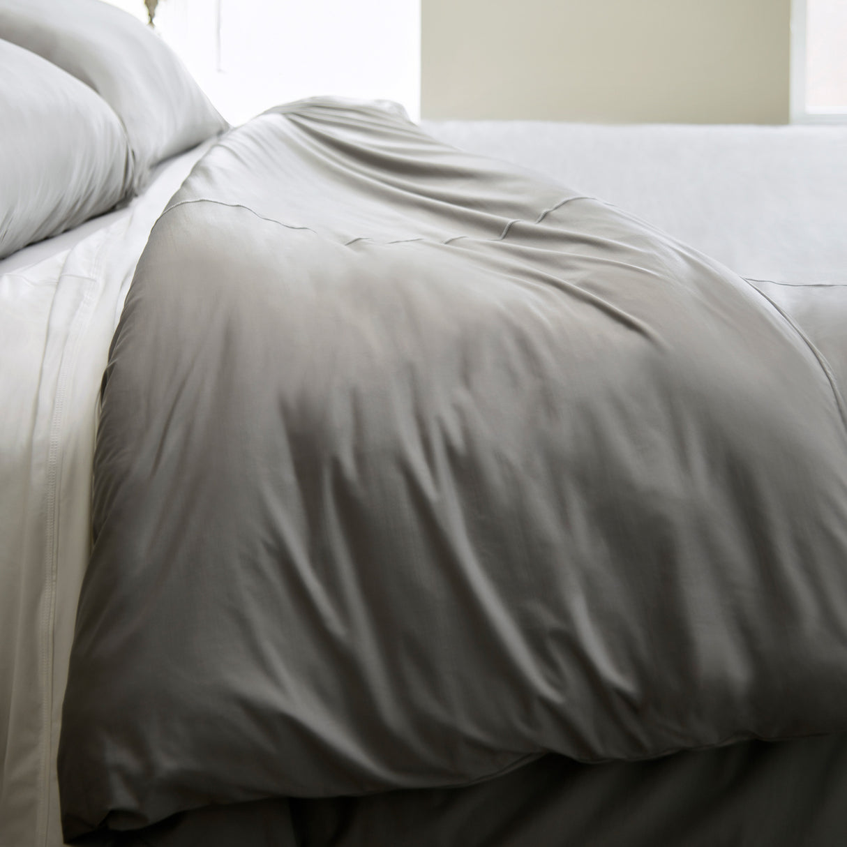 Midnight Label Duvet Cover - QK1089190_SHEE_LF1_RM