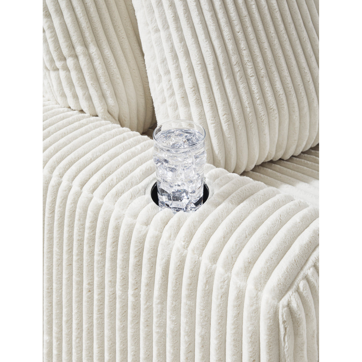 Lindyn Chaise - QK1094623_ASHL_IS2_OL