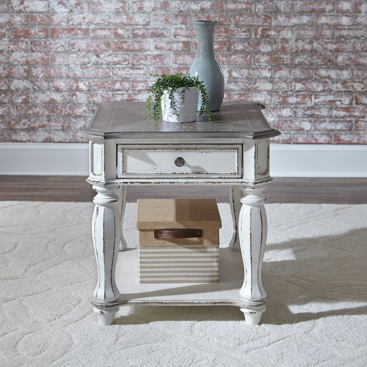 Magnolia Manor End Table - QK988033_LIBF_LF1_RM