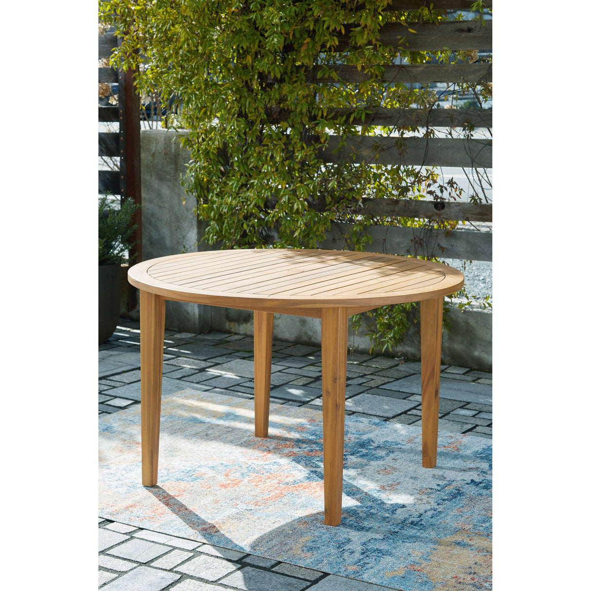 Janiyah Outdoor Round Dining Table - QK1062067_ASHL_LF1_RM