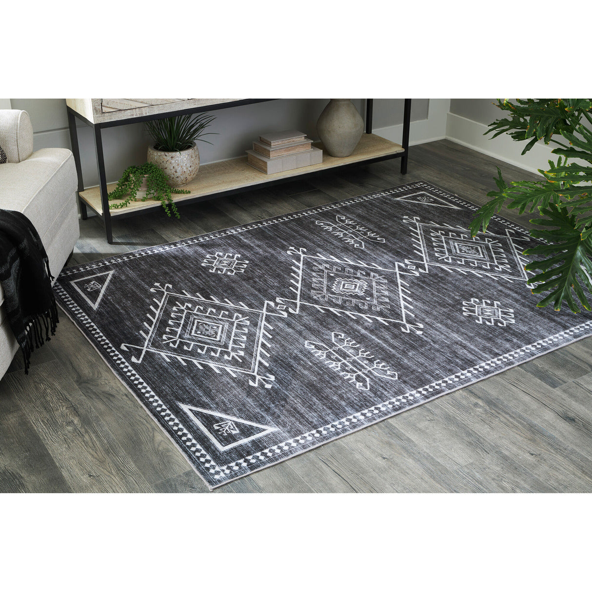 Arloman Black Rug - QK1081410_ASHL_LF1_RM